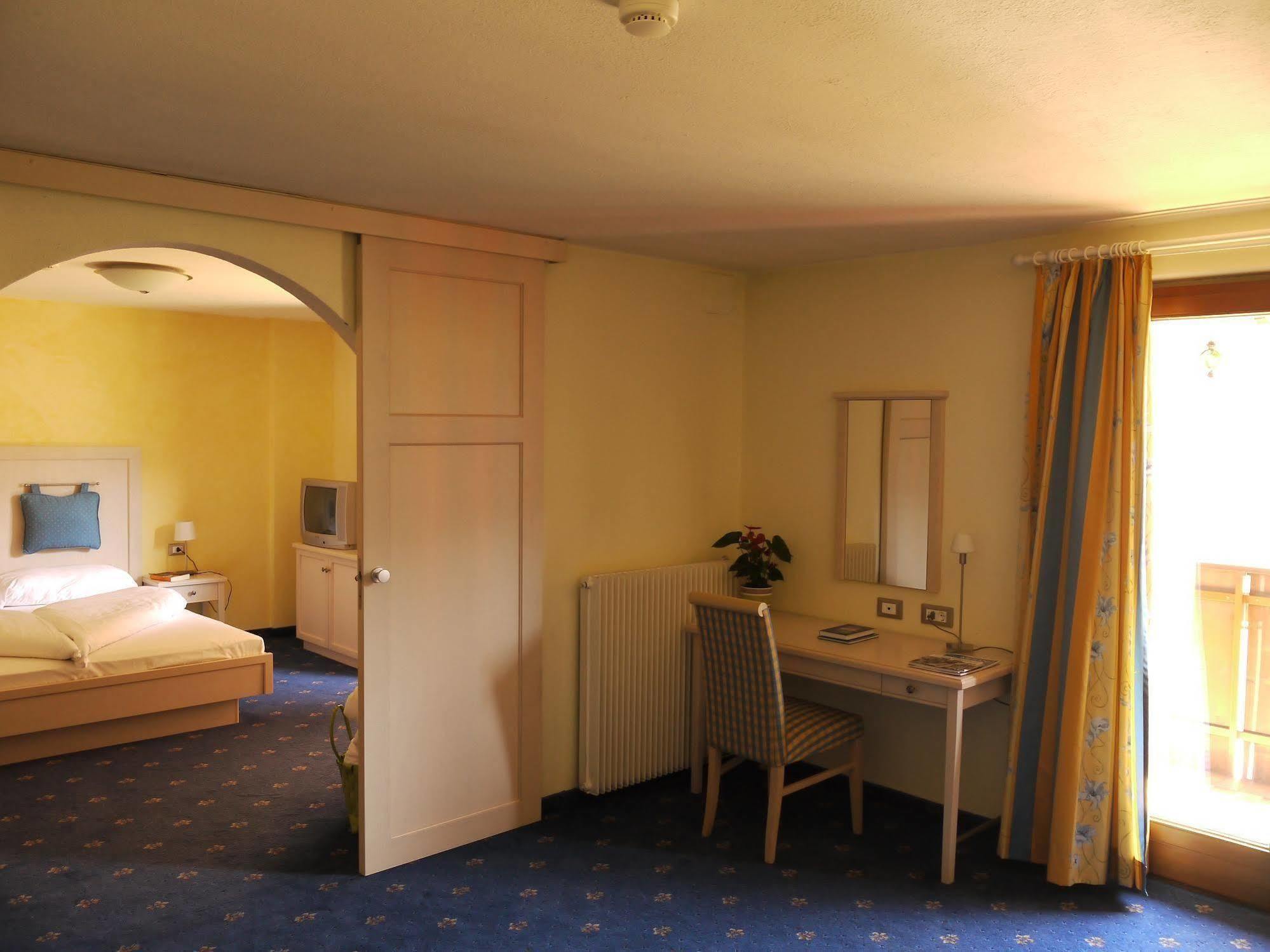 Hotel Schoenblick Naturns Exterior photo