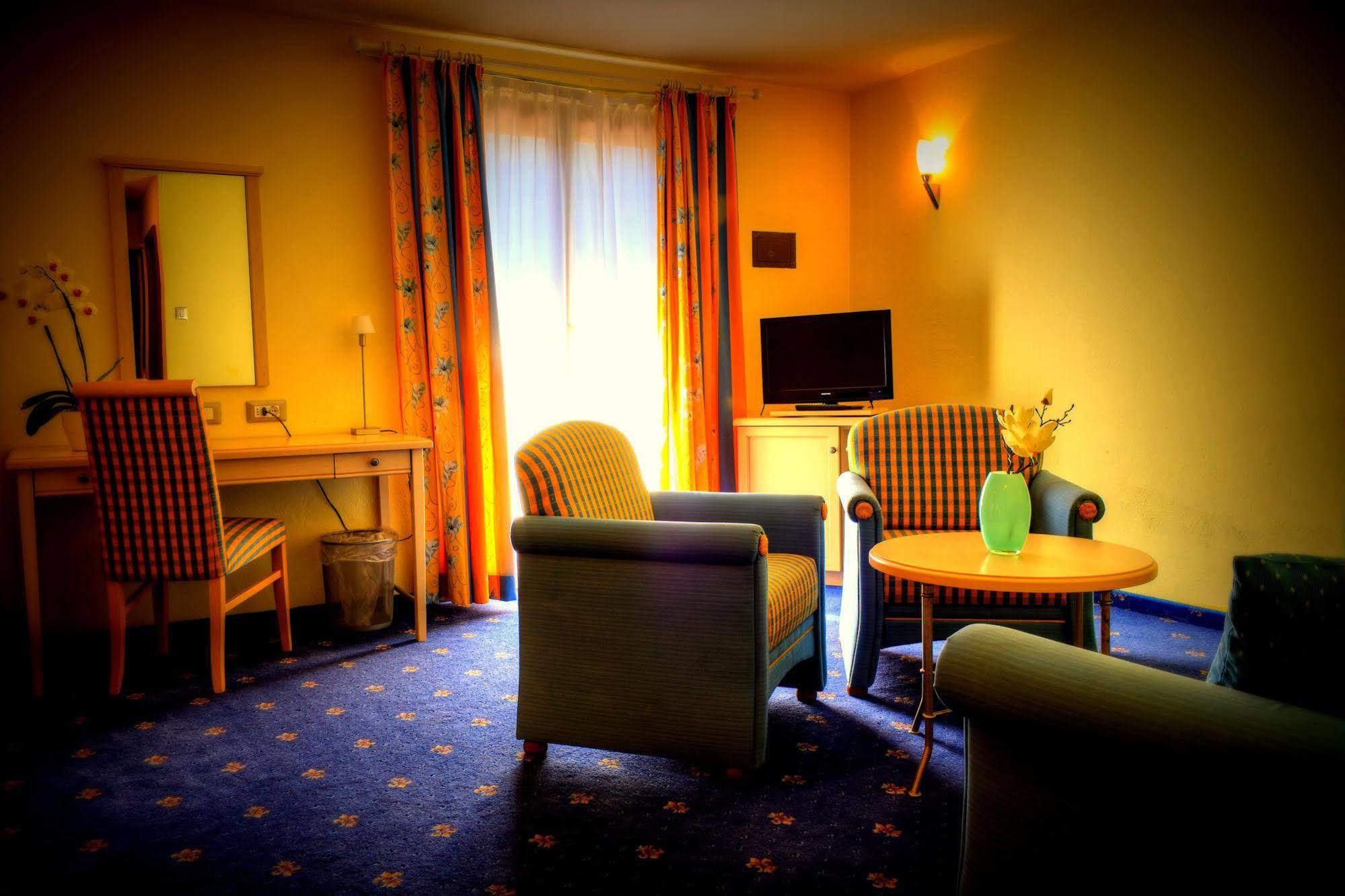 Hotel Schoenblick Naturns Exterior photo